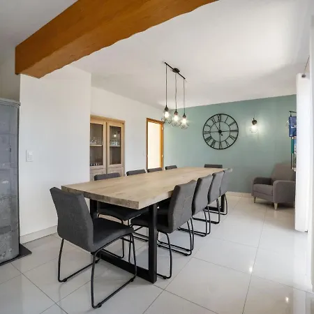 Spacious Holiday In With Private Terrace